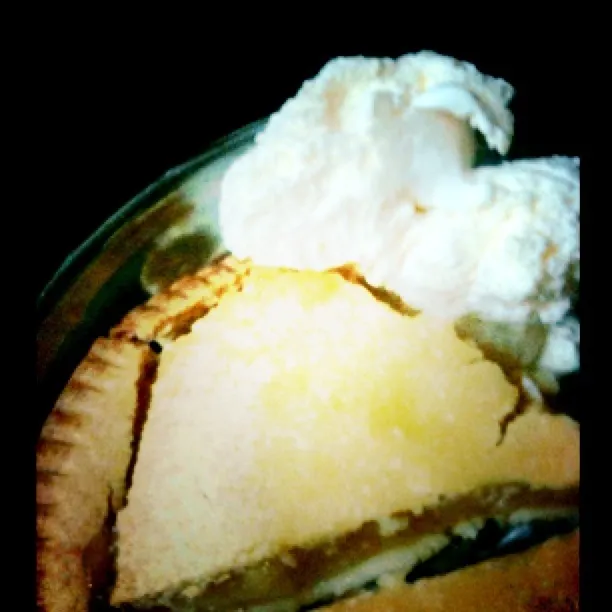 Snapdishの料理写真:Latenight snack #vanillaIcecream & #applepie|WHATYOUSEEISWHATYOUGET💋😜さん