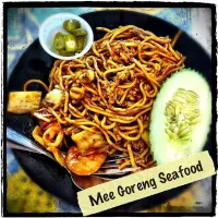 Snapdishの料理写真:Mee Goreng Seafood|Muhamad Zulhairyさん