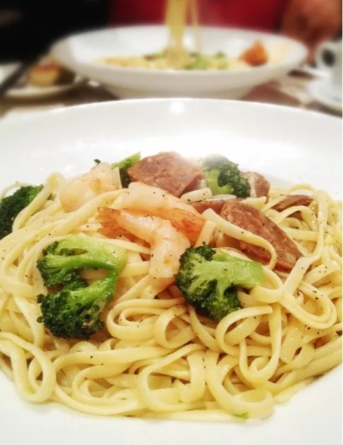 Linguini With Shrimp, Hot Sausage And Broccoli|MyRaXさん