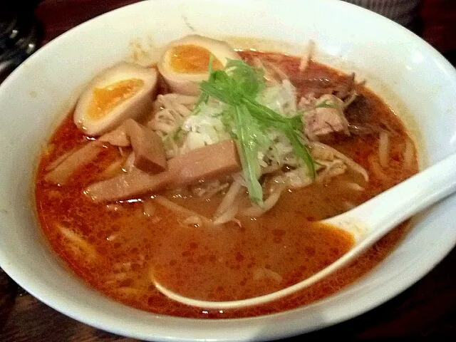 海老茶色のみそ辛旨ラーメン|江口知孝さん