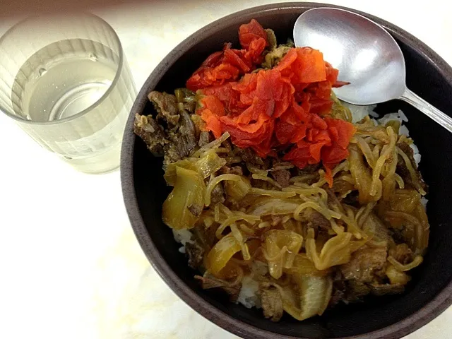 社食の牛丼、290円|Kojiさん