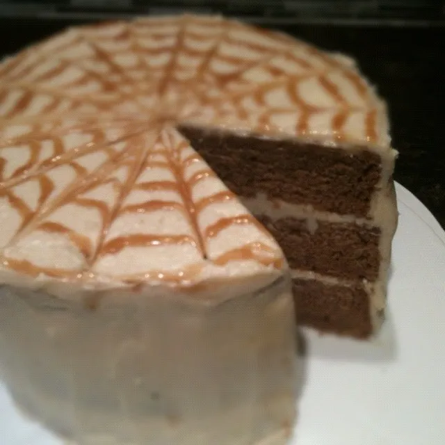 Snapdishの料理写真:Caramel apple cake with buttercream frosting|Rachel Florezさん