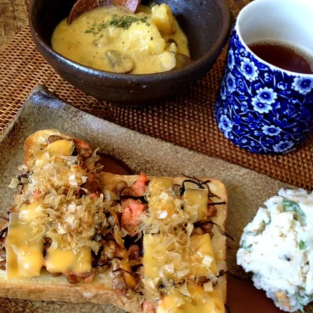 かっぴーさんの納豆と明太昆布チーズのトースト✨🍞|marimariさん