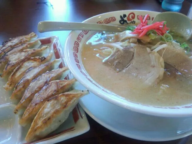 Snapdishの料理写真:とんこつラーメン|サイファさん