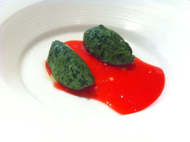 Snapdishの料理写真:ricotta spinach gnocchi w hibiscus sauce|willzさん