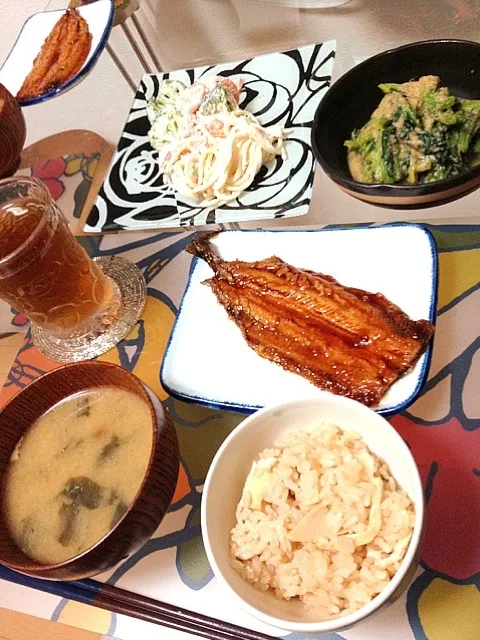 ♡秋刀魚の蒲焼き ♡たけのこご飯 ♡小松菜の酢味噌和え ♡海老とブロッコリーのサラダ ♡なめことわかめのお味噌汁|♡♡♡ルン♡♡♡さん