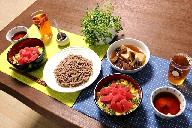 鉄火丼、山かけ蕎麦、高野豆腐の椎茸煮|pentarouさん