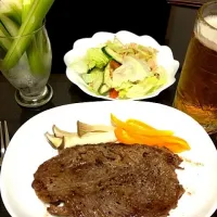 Snapdishの料理写真:薄めの肉を二枚重ねてステーキ風にしてみました|本望 加奈子さん