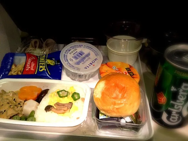 成田ークアラルンプール間の✈機内食🍻|ゆみずさん