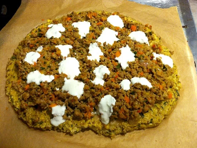 "Pizza" cauliflower crust with ground turkey meat and veggie topping 🍕🍴|vanessa volpicelliさん