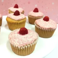 Snapdishの料理写真:Ispahan Cupcakes|Maureen Owさん