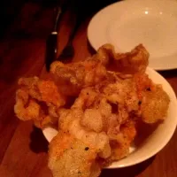 Spicy Beef Tendon Chip, charred onion pho dip|Heirim Yoonさん