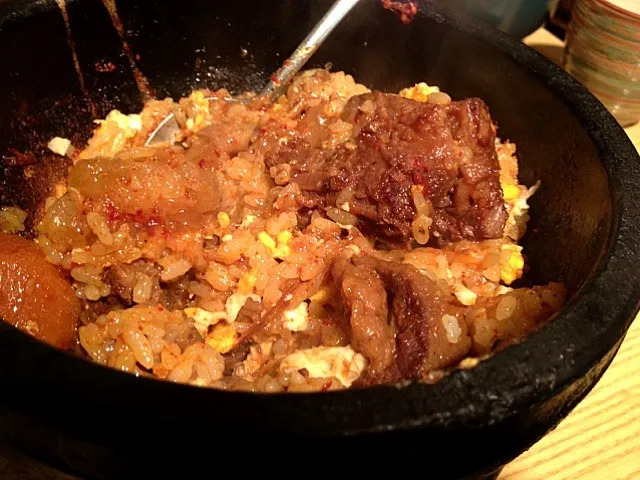 Snapdishの料理写真:石焼き牛すじ丼ホルモン付き|ひろろーんさん