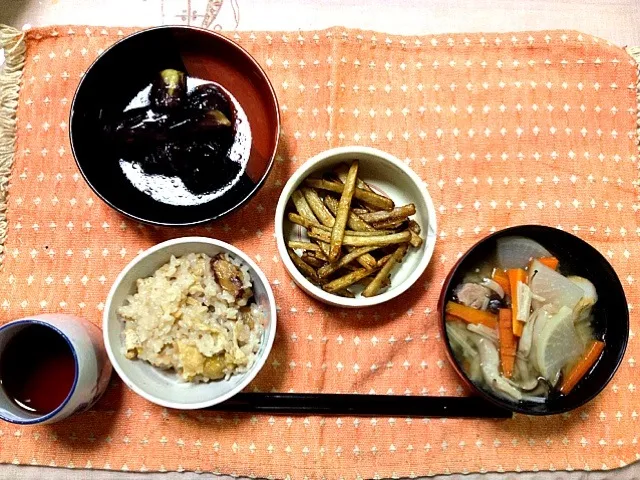 栗ご飯 揚げごぼうの甘辛 けんちん汁 ナスの揚げ浸し|mumukoさん