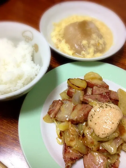 Snapdishの料理写真:じゃがいもとハムの明太子マヨ炒め、煮込み麩の玉子とじ|えいみさん