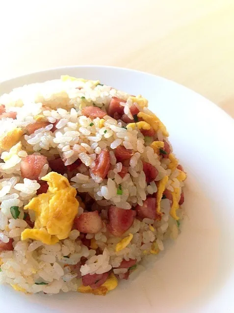 Today's staff canteen was taking care of leftovers. Fried rice. 今日の社員食堂は一人飯。残飯整理で作ったチャーハン|Funky Chefさん