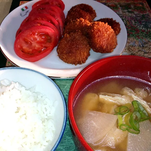 超手抜き😁冷凍の一口味噌カツと大根・油揚げのみそ汁🍲|ちーねーさん