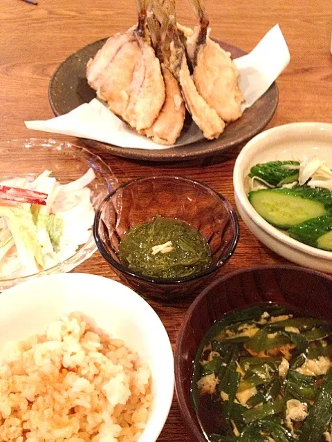 夕飯＊こぎつねごはん・ニラ玉スープ・鯵の天ぷら・白菜、りんご、ハムのサラダ・めかぶ・きゅうりとみょうがの浅漬け＊|はなさん