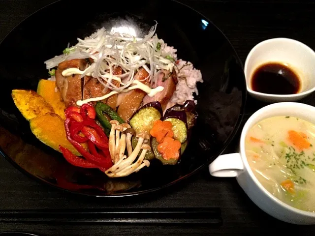 照焼きチキン丼プレート＆豆乳スープ|まえまきさん