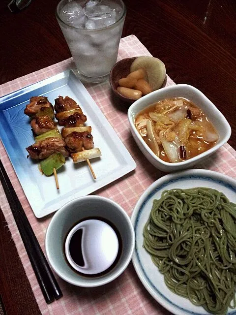 Snapdishの料理写真:焼き鳥、茶そば、白菜と油揚げのピリ辛炒め煮等々|johnlovin0628さん