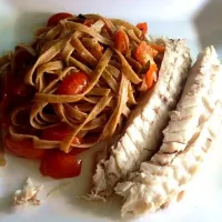 Fish and spaguetti integral with tomato sauce|Manu Figueiredoさん