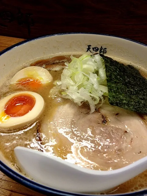 味玉ラーメン🍜天四郎|やまみーさん