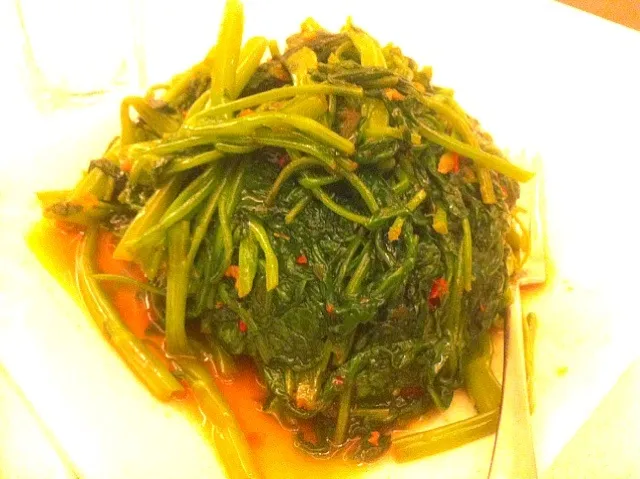 Snapdishの料理写真:Sautéed fresh water spinach with sambal sauce|skyblueさん