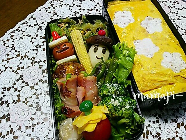 おはようごじゃります☆長男お一人様…黒柳徹子風～弁当☆( ￣▽￣)可愛いドングリ作るつもりだったんだけど…頭でっかちになっちゃった(笑)|katumi  ueharaさん