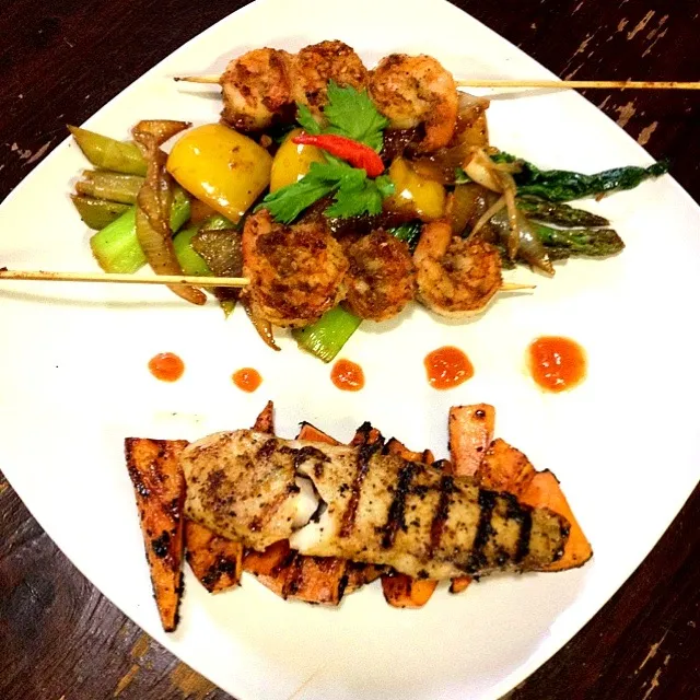 Snapdishの料理写真:Grill Fish & Shrimps with Grill Veggies over Sweet Potato. Super Delicious|rie simsさん