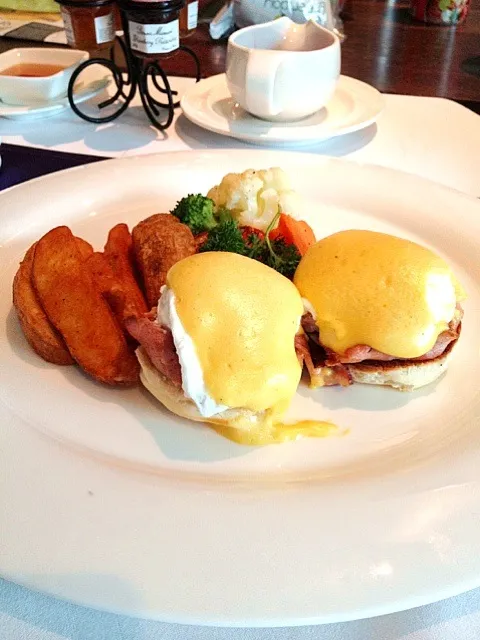 Traditional egg benedict|xiaoshiさん