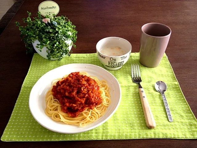 たっぷりトマトソースのスパゲティ、ポテトスープ、アイスブルーベリーティー|pentarouさん