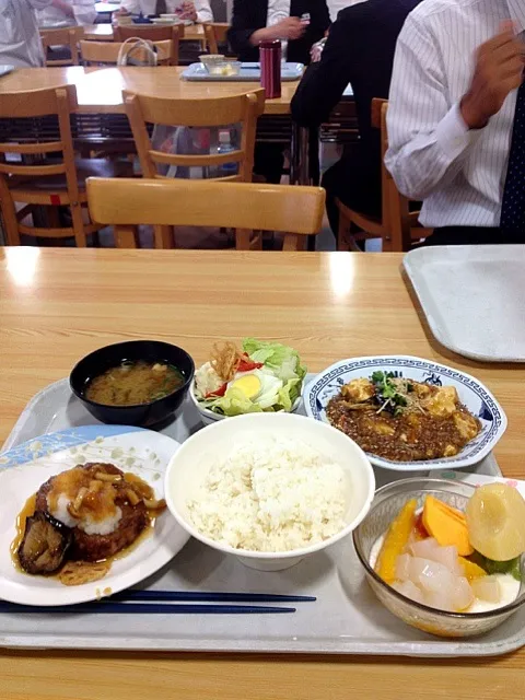 今日は、大丸の食堂でご飯！

盛りだくさんでお腹いっぱいです✨

さて、お昼からも頑張って来きます^_^|daikiさん