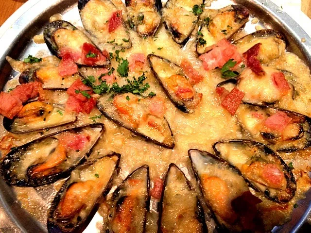 Snapdishの料理写真:Mussel with cheese and bacon|Chisatoさん