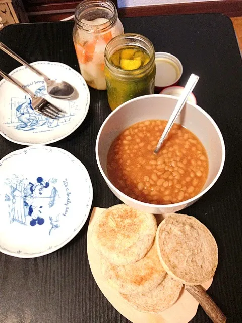 2 kinds of homemade pickles - with baked beans and English muffins|Kay Kobaさん