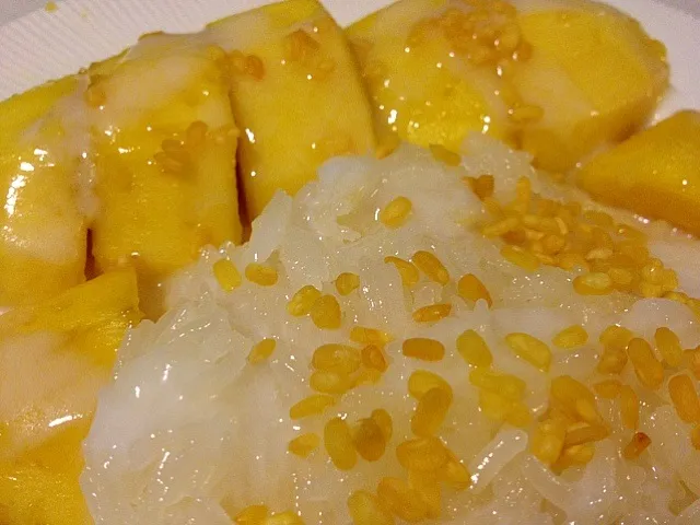 mango &rice with coconut milk|kittika tiranasarさん