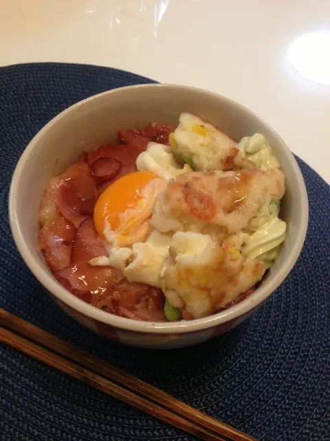 Snapdishの料理写真:10月6日の晩ご飯  自分流 パワー丼(スーパーで買った焼豚など使用)|テツヤさん