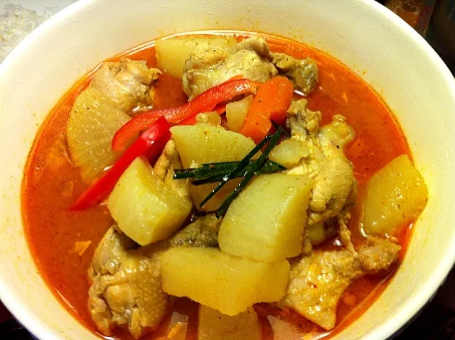 Red curry with chicken.|sompinglingjaさん