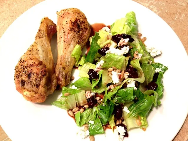 oven roasted chicken; goat cheese salad with dried cherries, sunflower seeds and cherry balsamic dressing|Oliviaさん