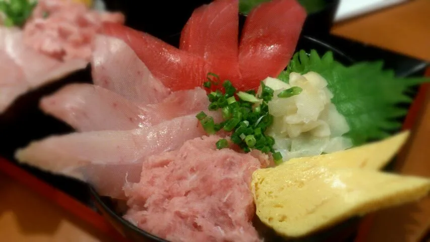 まぐろづくし丼|ボンゴさん