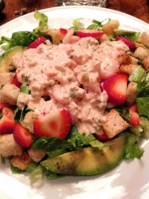 shrimp salad with avocado and strawberries|Oliviaさん