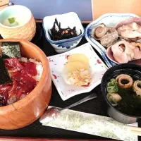 Snapdishの料理写真:手こね寿司定食|ケロふくさん