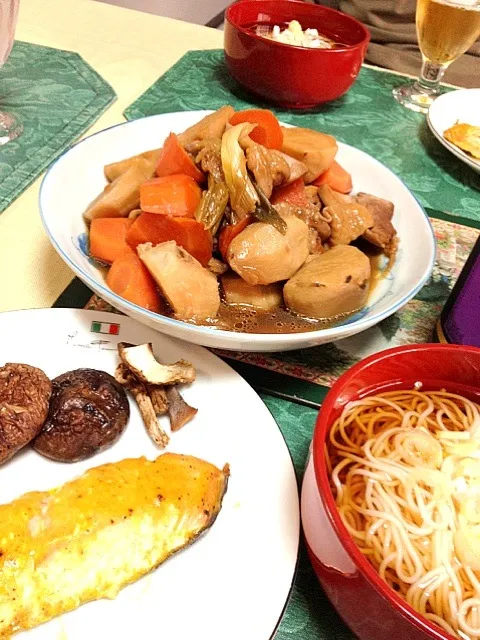 Snapdishの料理写真:里芋と鳥肉の煮物・生鮭のハニーマスタード焼き・煮麺|ちーねーさん