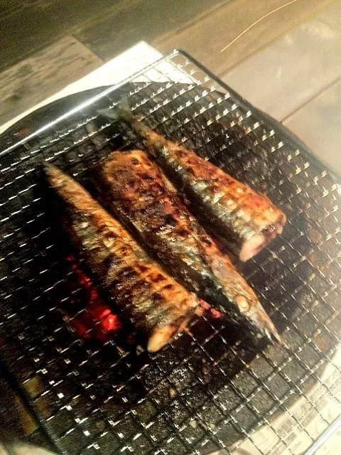 今日のお夕飯は七輪で焼いた秋刀魚の塩焼き♫|yukkyさん