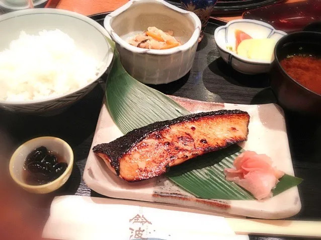 Snapdishの料理写真:鈴波の銀だら定食|HARRICOさん