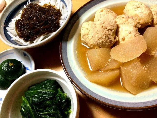 柔らかい鶏つくねと大根の煮物|しーさん