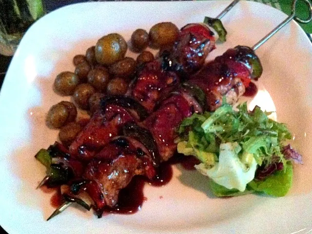 Pork skewer  and baby potatoes|Jorge Bernal Márquezさん