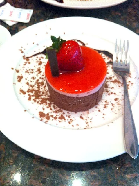 Strawberry mousse chocolate cake|sankunoさん