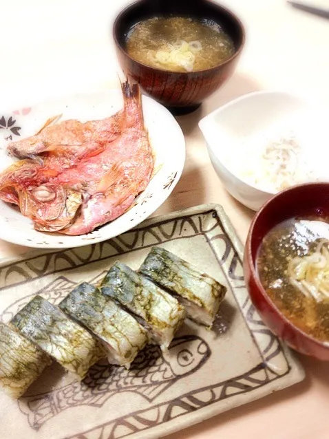 昨日のお土産で朝食🐟|麻希さん