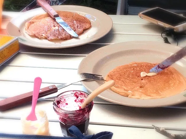 Pancake breakfast with milk jam & blackberry jam|Junya Tanakaさん