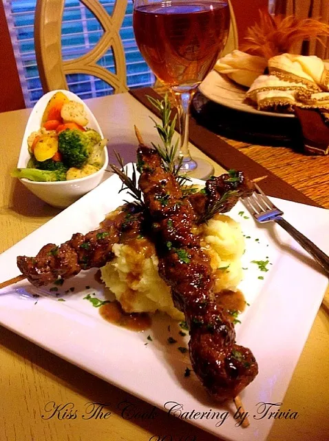 Brown-Sugar Candies Peoper Steak Kabobs, Mash Potatoes and Mixed Vegetables❤|Taste-New Americanさん